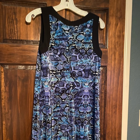 Spring sleeveless patterned midi dress - Picture 2 of 5